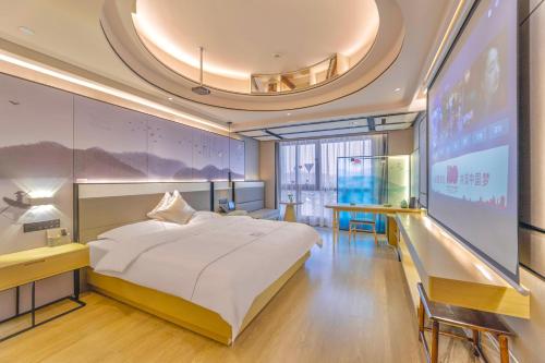 Giường trong phòng chung tại Konggu Youlan Hotel Ningbo Yuyao North Xinjian Road