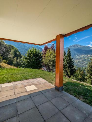 an open patio with a view of the mountains at Paisible apt cheminée, terrasse, jardin, vue époustouflante in Veysonnaz