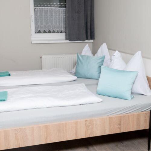 Posteľ alebo postele v izbe v ubytovaní Báró Berg Apartman