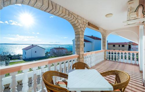 Μπαλκόνι ή βεράντα στο Gorgeous Apartment In Rtina With Wifi