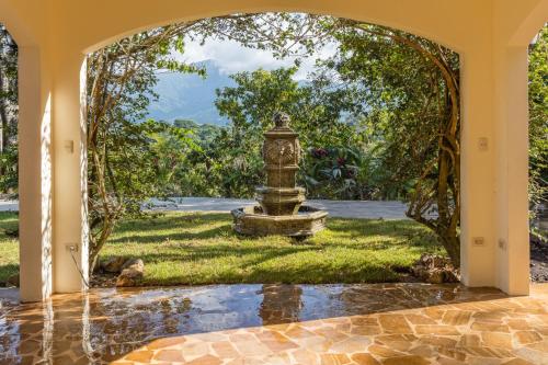 Ein Garten an der Unterkunft El Castillo Luxury Boutique Hotel-