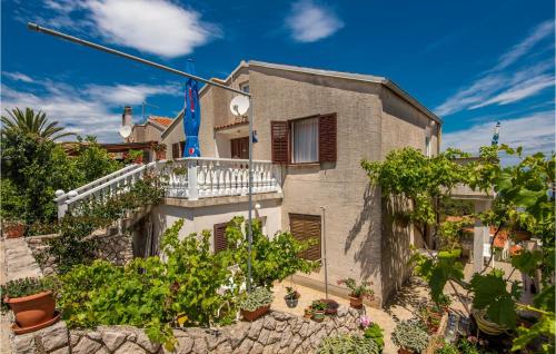 Cozy Apartment In Mali Losinj With Wifi