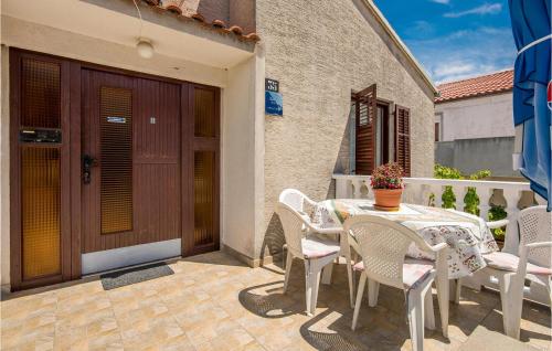 Cozy Apartment In Mali Losinj With Wifi