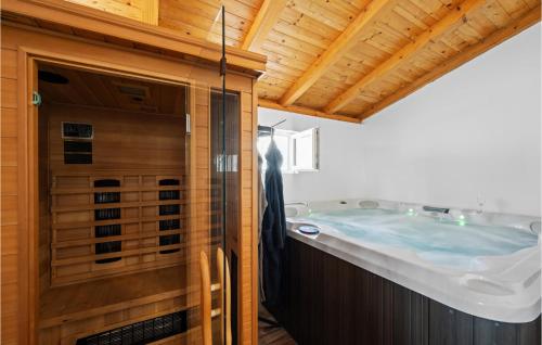 Fotografie z fotogalerie ubytování Stunning Home In Drinovci With Sauna v destinaci Drinovci