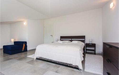 Stunning Apartment In Malinska