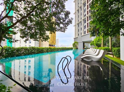 Πισίνα στο ή κοντά στο The Mews Kuala Lumpur Homestay with Bathtub 700m to KLCC by Cloud Host