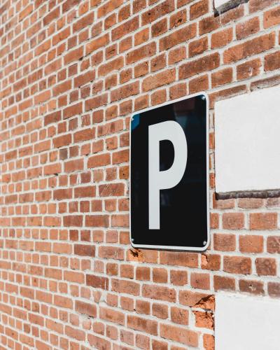 a parking sign on the side of a brick wall at Icon Hotel Bomonti in Istanbul
