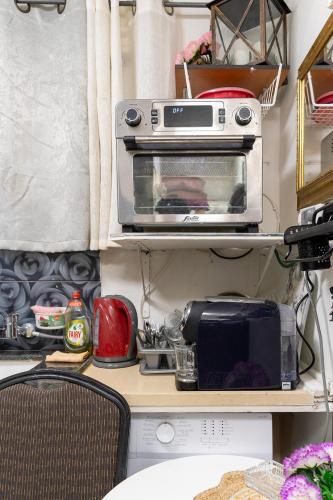 a toaster oven sitting on top of a counter at יחידת נופש אברהם in Eilat