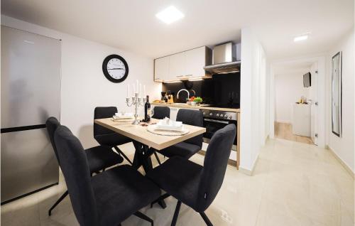 Cozy Apartment In Zadar With Heated Swimming Pool