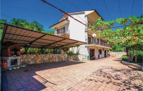 Lovely Apartment In Lovran With Wifi