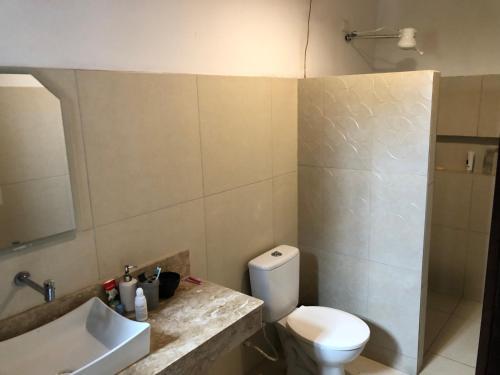 Ein Badezimmer in der Unterkunft Alecrim Hostel e Pousada