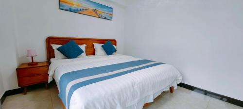 Ένα ή περισσότερα κρεβάτια σε δωμάτιο στο Ocean Breeze Apartment Hotel