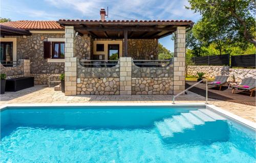 Πισίνα στο ή κοντά στο Lovely Home In Lakmartin