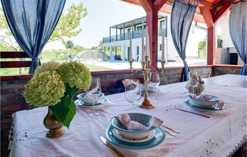 Εστιατόριο ή άλλο μέρος για φαγητό στο Amazing Home In Sedlarica With Sauna