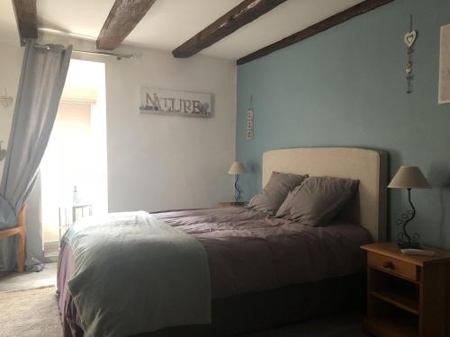 a bedroom with a bed and a window at Sous les toits du Zinc - Climatisé in Colmar