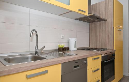 Awesome Apartment In Okrug Gornji With Wifi