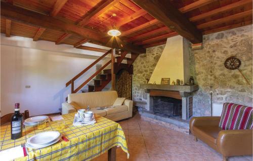 Posedenie v ubytovaní Gorgeous Apartment In Casoli Lu
