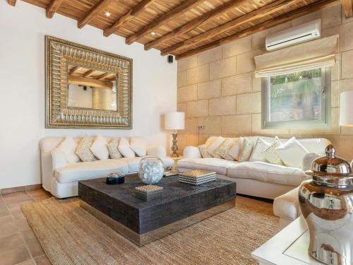 Billede fra billedgalleriet på Villa in Santa Gertrudis with Infinity Pool i Santa Gertrudis de Fruitera