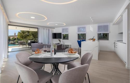 3 Bedroom Awesome Apartment In Krk