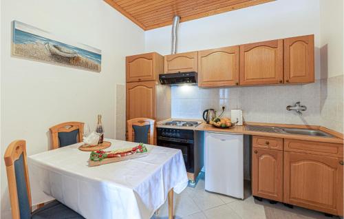 Nice Apartment In Podstrana With Wifi