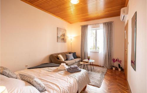 Nice Apartment In Podstrana With Wifi