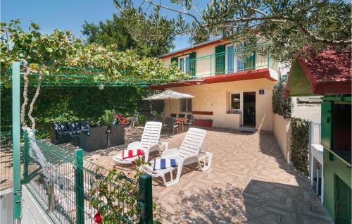 Four-Bedroom Holiday Home Kucice With A Fireplace 09