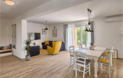 a kitchen and living room with a table and chairs at Villa Florami in Pula