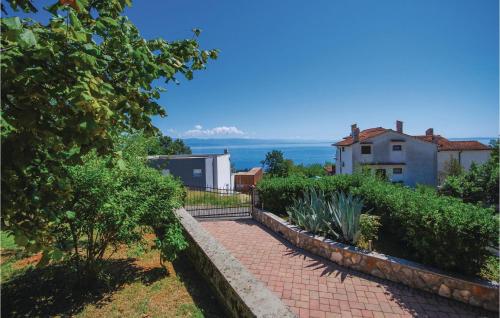 Lovely Apartment In Lovran With Wifi