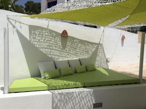 サン・ホセにあるVilla in Cala Vadella with Infinity Pool & Beachのギャラリーの写真