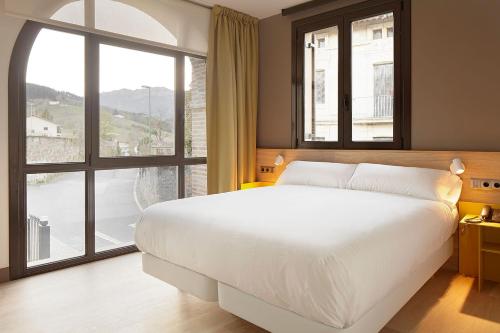 Postel nebo postele na pokoji v ubytování Hotel Imaz