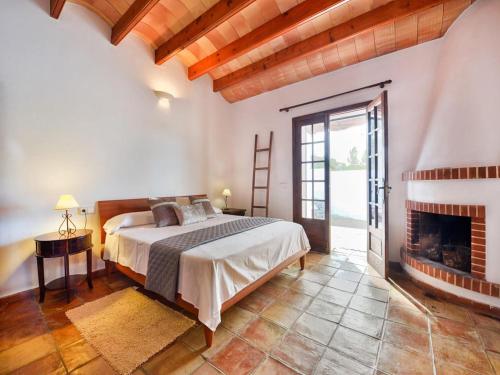 Un dormitorio con una cama y una chimenea. en Villa in San Rafael with Private Pool, en Sant Rafael