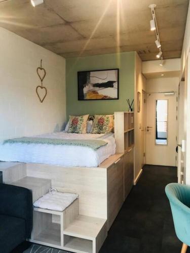 开普敦Studio的房间里有一张大床的卧室