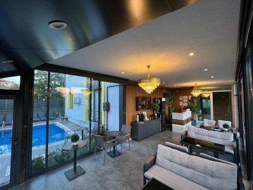 a living room with a pool and a large window at One Suit in Kartepe