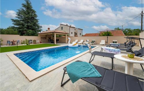 Beautiful Apartment In Medulin With Swimming Pool