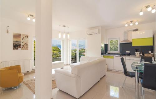 Amazing Home In Supetar