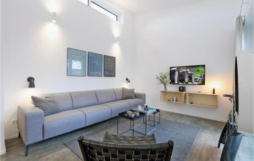 Μια τηλεόραση ή/και κέντρο ψυχαγωγίας στο Awesome Home In Lembruchdümmer See