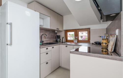 Gorgeous Apartment In Medulin With Wifi
