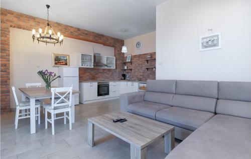 2 Bedroom Stunning Apartment In Dramalj