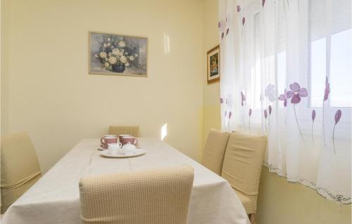 3 Bedroom Awesome Apartment In Pag