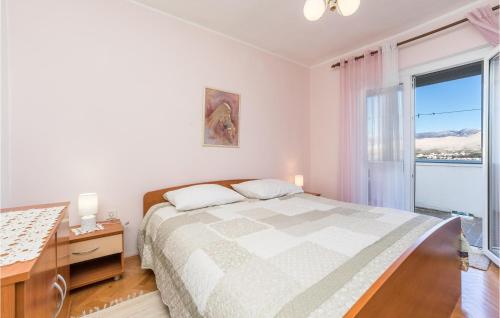 3 Bedroom Awesome Apartment In Pag