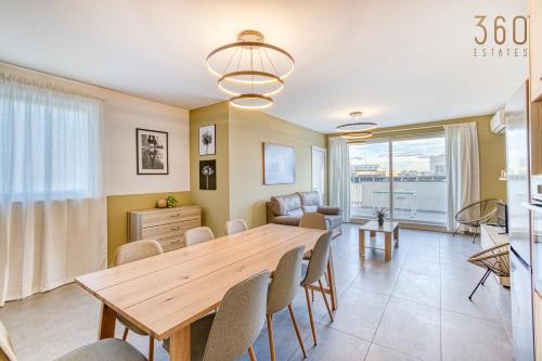 Posezení v ubytování One of a kind 5BR penthouse with terrace in Pieta by 360 Estates