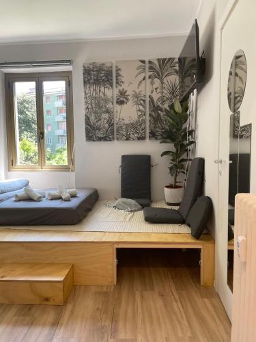 a room with a bed on a wooden bench at Little Milan - LM2 - LM3 - LM4 in Milan