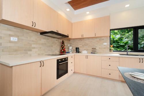 Η κουζίνα ή μικρή κουζίνα στο patong hill villa 3