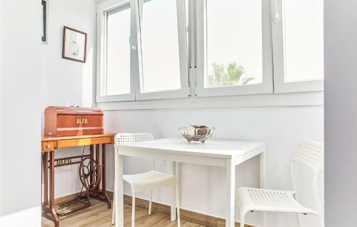 Awesome Apartment In Cadiz With Wifi