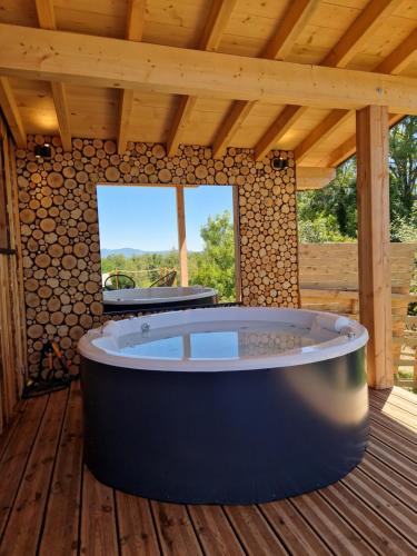 Fotografie z fotogalerie ubytování Cocooon Wood, hébergement insolite Savoie v destinaci Saint-Paul-sur-Yenne