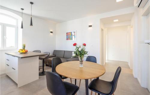 Stunning Apartment In Split With Wifi