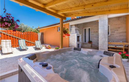 Apartment Vodnjan With Fireplace 10