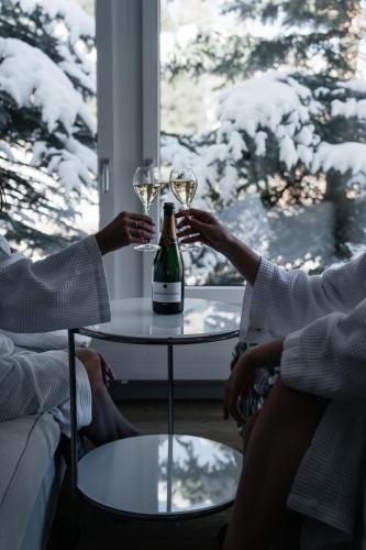 Ποτά στο Waldhotel Fletschhorn Panoramic Retreat in Saas Fee