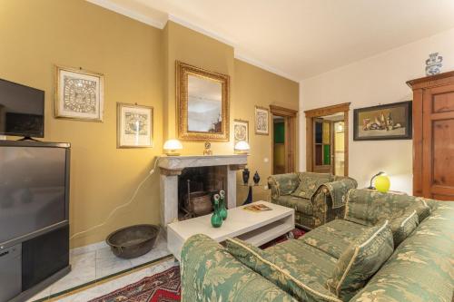 TV a/nebo společenská místnost v ubytování Lounge Flat Camaiore, Wifi, Versilia Coast