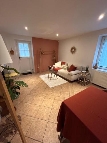 Photo de la galerie de l'établissement Suite avec salon privé, option petit-déjeuner, à Ville-Saint-Jacques